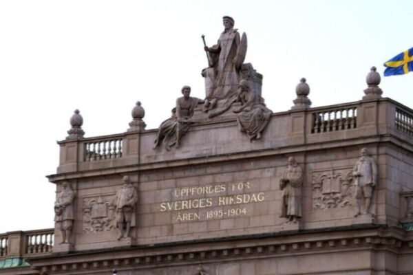 Интеллектуалы и дипломаты призывают правительство Швеции прекратить депортации