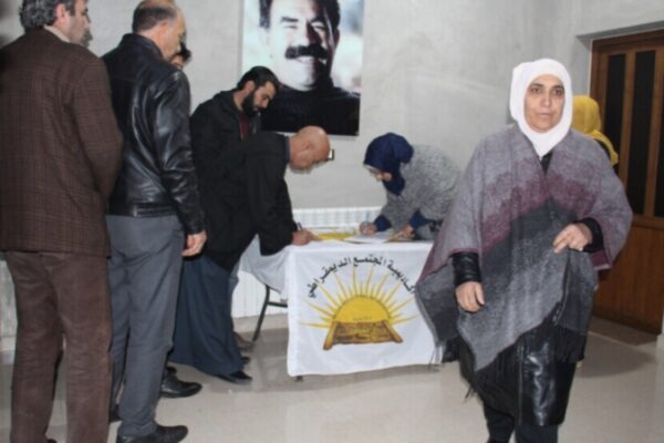 Кобани и Манбидж начинают собирать подписи под петицией с требованием освободить Оджалана