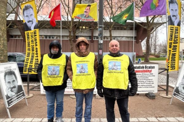 В Страсбурге продолжается пикет «Свободу Оджалану»