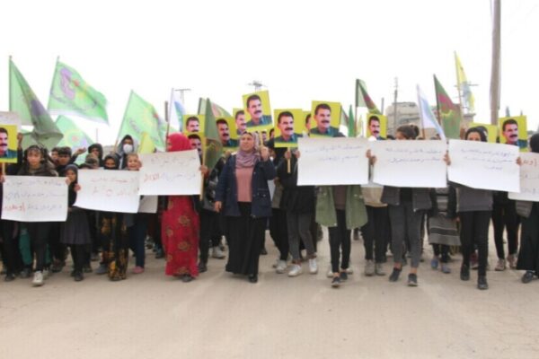 Жители Манбиджа требуют освобождения Оджалана