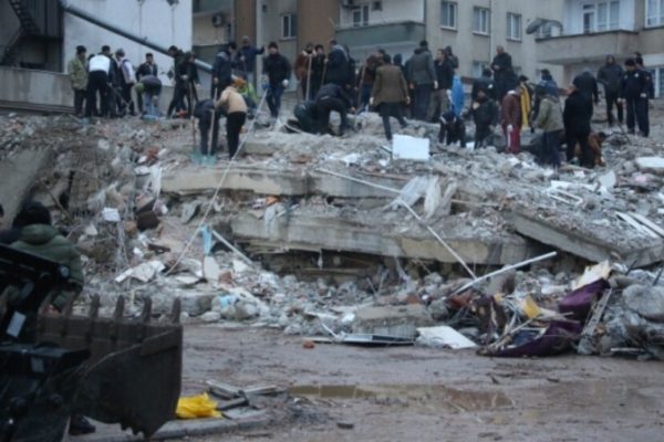 Число погибших при землетрясении в Курдистане и Турции возросло до 44 218  человек