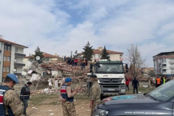 Землетрясение в Малатье привело к обрушению зданий и жертвам