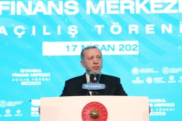 Эрдоган открывает полупустой финансовый центр в Стамбуле в преддверии выборов