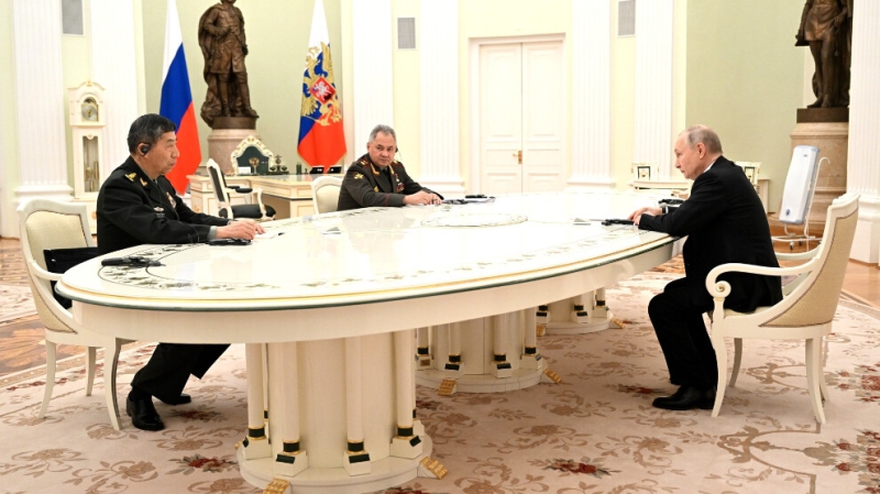 Путин провел переговоры с министром обороны КНР Ли Шанфу