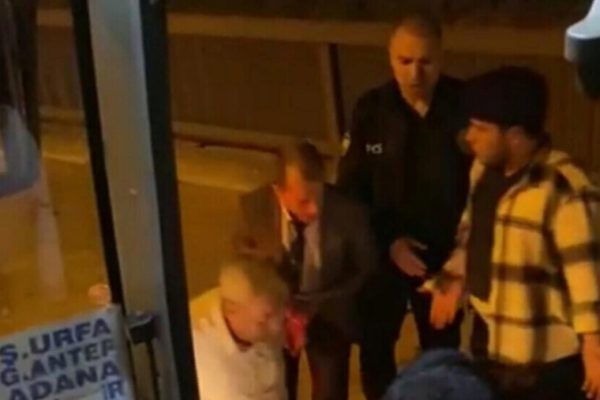 Три человека пострадали в результате нападения на пассажирский автобус