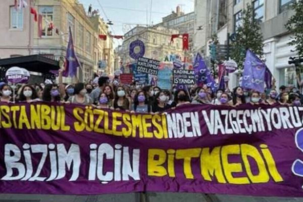 За 2 года после выхода из Стамбульской конвенции в Турции убиты 600 женщин