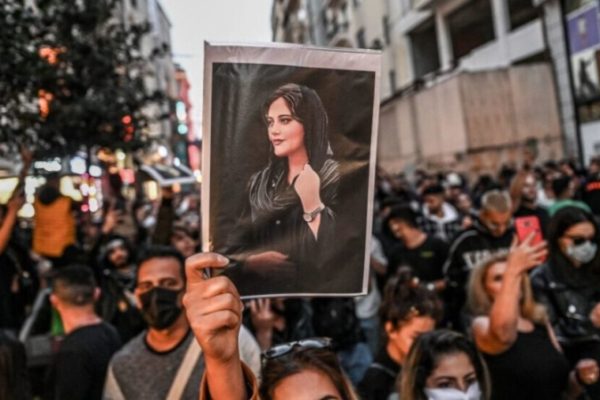 Иран усиливает репрессии в связи с годовщиной восстания
