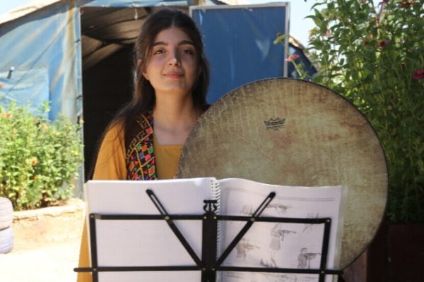 Молодая скрипачка из Африна реализует свои мечты в лагере беженцев в Шахбе