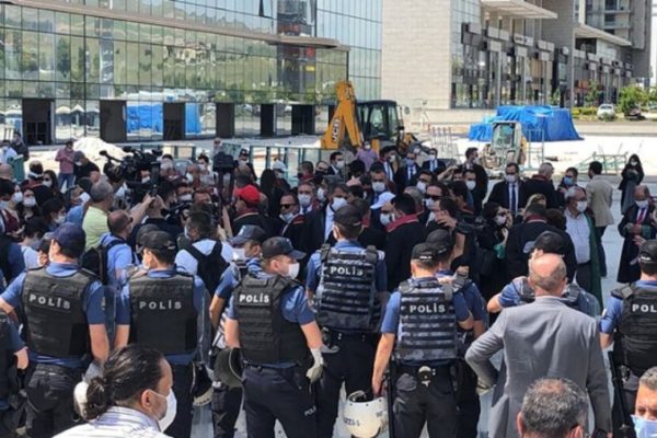 Полиция предотвратила акцию соболезнования журналисту Сеиту Эврану в Амеде