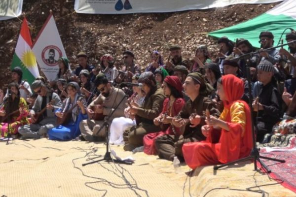 Священный музыкальный инструмент какаитов в Халабдже: тамбур
