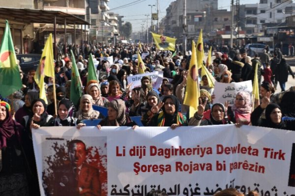 В Камышло тысячи людей протестуют против турецкой агрессии