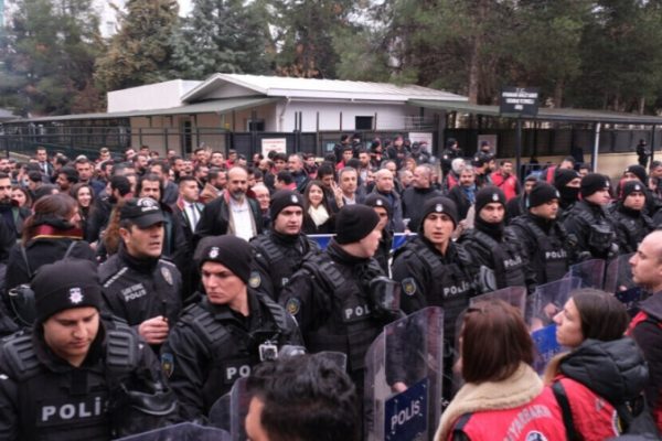 1 330 адвокатов обратились в Минюст, требуя встречи с Оджаланом