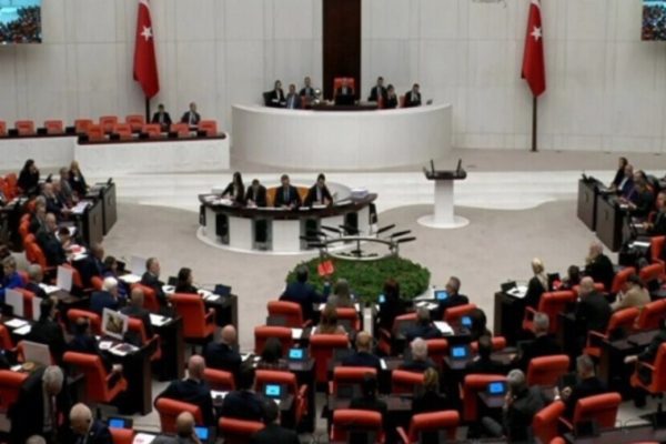 Парламент Турции лишил мандата депутата Джана Аталая