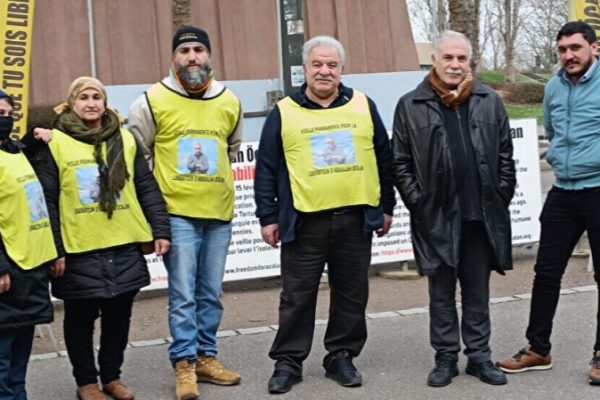 Курдские активисты из Ольденбурга приступили к участию в пикете «Свободу Оджалану»