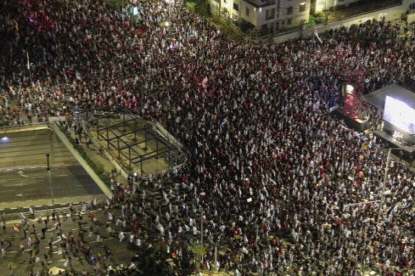 100 тысяч человек протестуют против Нетаньяху в Тель-Авиве