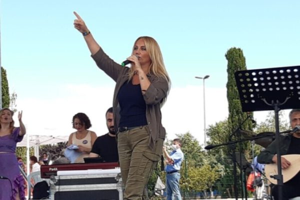 Певица Пынар Айдынлар приговорена к 1 году и 7 месяцам тюремного заключения