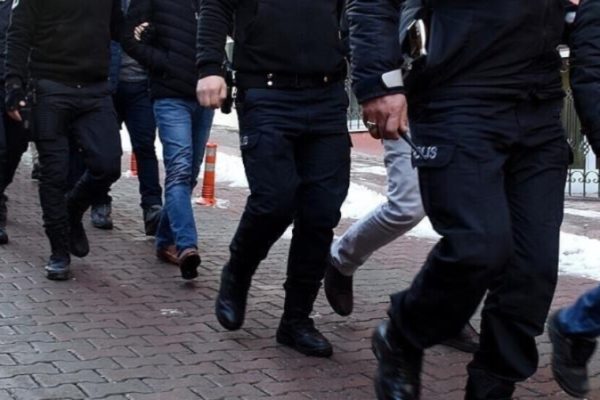 Полицейский террор: в Рихе и окрестностях задержаны как минимум 14 человек