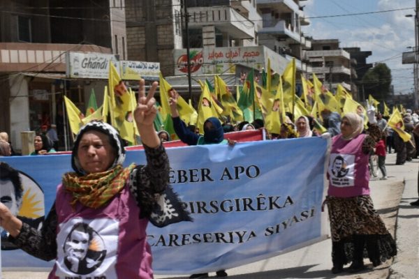 Женщины в Камышло вышли на демонстрацию против изоляции Абдуллы Оджалана