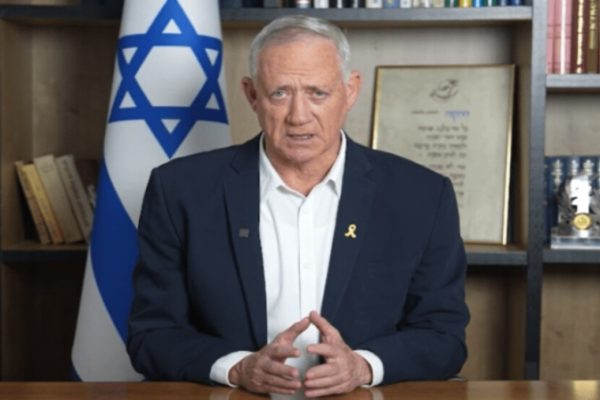 Бенни Ганц уходит в отставку из правительства Израиля