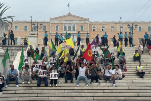 Активисты в Афинах протестуют против убийства журналисток Гулистана Тары и Херо Бахадин