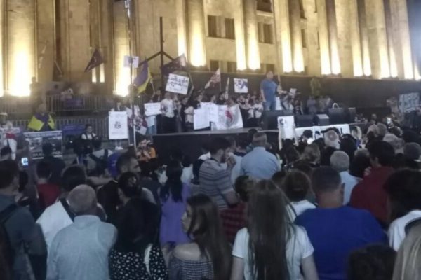 Акция протеста с требованием проведения новых выборов в Тбилиси
