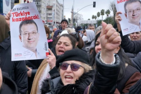 Турция превратилась в полноценную автократию