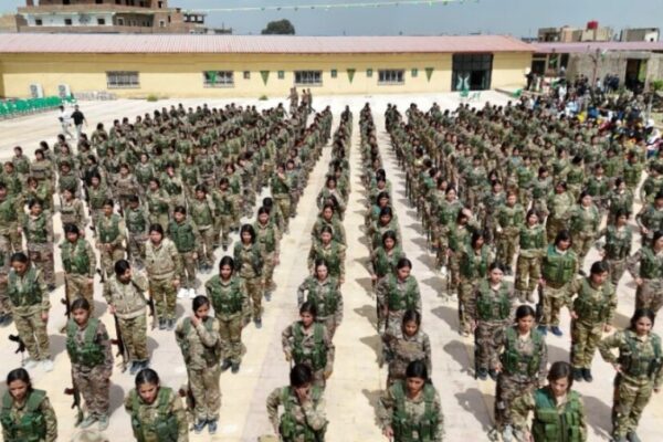 В Хасаке прошел военный парад по случаю 12-й годовщины ЖОС и дня рождения Оджалана
