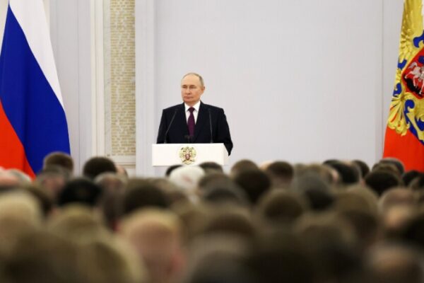 Путин: в конфликт на Ближнем Востоке втягиваются внерегиональные силы, угрожая стабильности