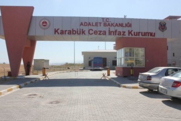 Освобождение 14 заключенных в тюрьме Карабук отложено