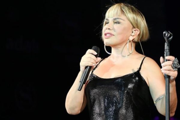 Певица Сезен Аксу призывает поддержать больных заключенных