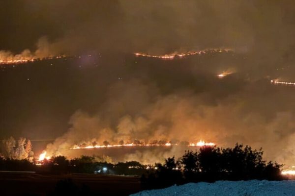 Пожар из Хени распространился на территорию Лидже