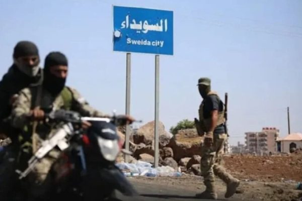 Вооружённая группа похитила 12 человек, включая женщин и детей, на пути в Сувейду