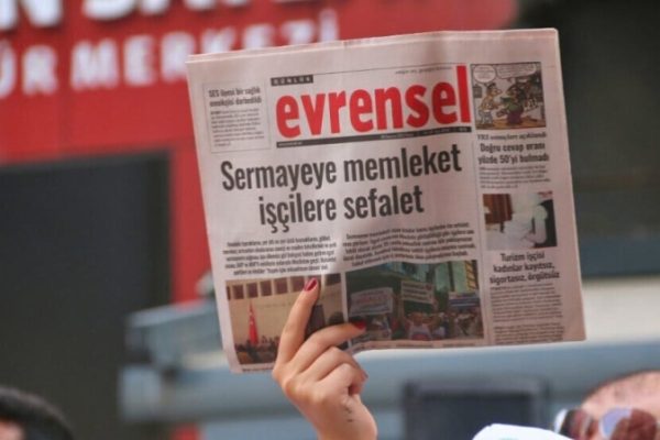 Задержан подозреваемый в вооружённом нападении на офис газеты Evrensel в Измире