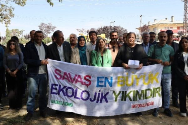 Акция протеста в Ване против вырубки деревьев