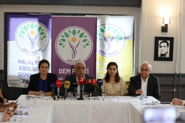 Митхат Санджар призвал к многомерному «закону о мире»