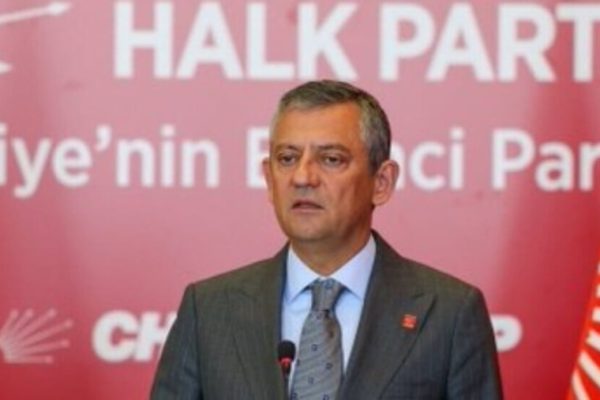 Озгюр Озель призывает к ускоренным правовым реформам после возобновления парламента