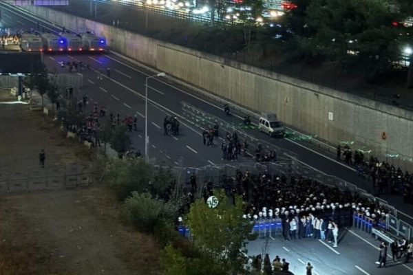 Пикет у здания НРП против полицейской блокады продолжается