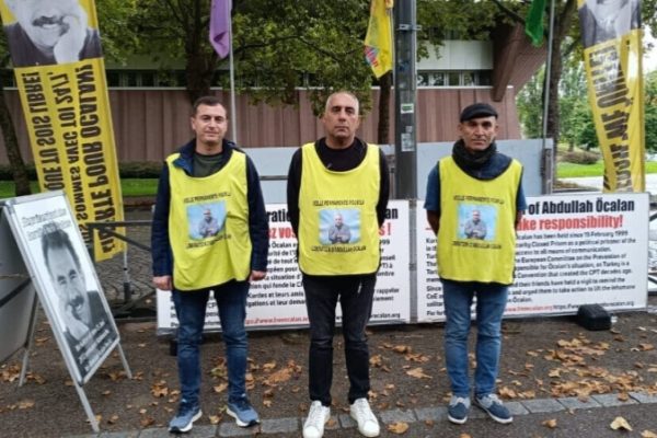 Пикет за свободу продолжается 693-ю неделю в Страсбурге