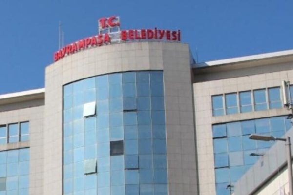В мэрии района Байрампаша прошли обыски после выдачи 46 ордеров на задержание