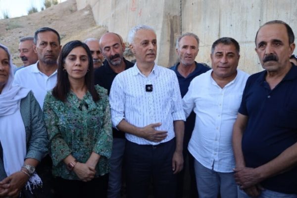 Вышедший на свободу после 29 лет в тюрьме Туглук был с радостью встречен на родине