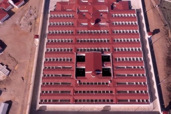 Заключенные новых тюрем мечтают услышать человеческий голос