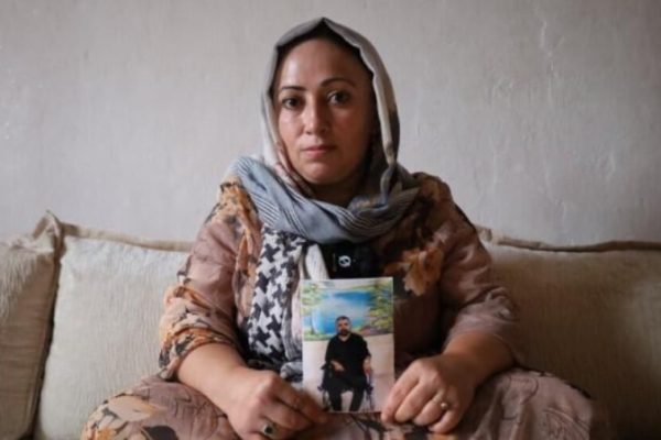 Заключенный, прикованный к инвалидному креслу, не получает лечение