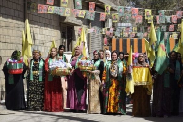 Женщины северо-восточной Сирии пишут письма Абдулле Оджалану