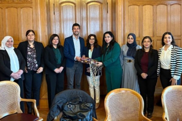 Женская делегация Рожавы начала визит в Швейцарии, встретившись с парламентариями и обществом