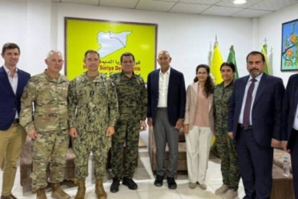 Мазлум Абди и спецпосланник США Том Баррак провели переговоры в северо-восточной Сирии