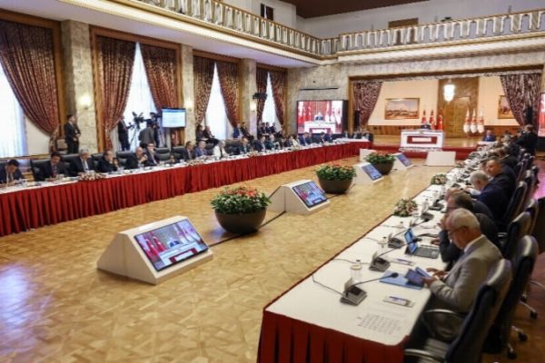 Парламентская комиссия собралась на 16-е заседание