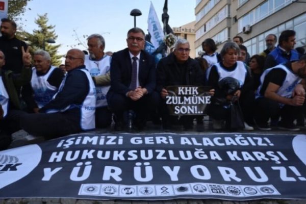 Полицейские помешали протесту профсоюза KESK перед зданием парламента