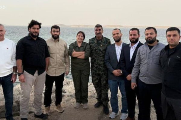 СДС и делегация Дамаска провели встречу в Табке, обсудив пути мирного урегулирования