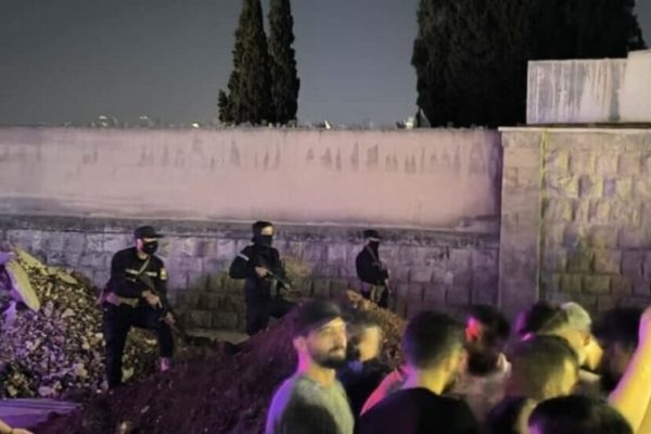 Сотни жителей районов Шейх-Максуд и Ашрафия в Алеппо вышли на акции протеста у контрольно-пропускных