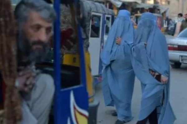 Талибы приговорили к избиению 8 женщин за неделю